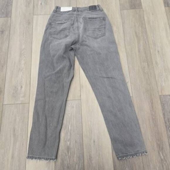 Nwt American Eagle Gray Distressed Ripped MOM Jeans size 2 new - Picture 2 of 9